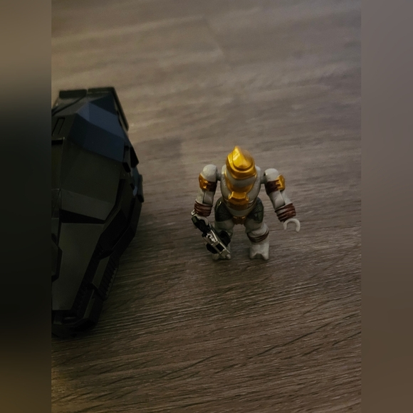 Mega Bloks Halo Pod with Halo Figure - Picture 3 of 6